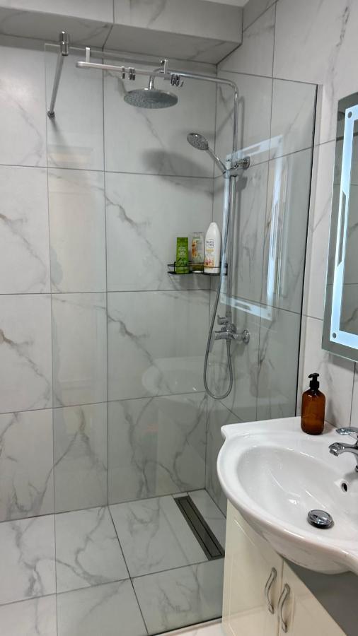 Johana Blloku Apartment In Amazing Location! Tiranë Luaran gambar